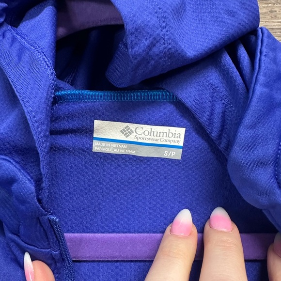 Columbia Omniwick Hooded Jacket with Full-Length Zipper and Slim Fit - Picture 5 of 5